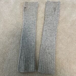 Meg Cohen hand gloves